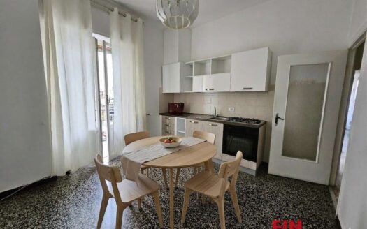 SESTRI VIA BONFADIO ampio accogliente 5 vani + bibalconi solo €72.000