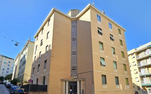 SESTRI ORDINATISSIMI VANI 7,5 MQ 107 BISERVIZI  BALCONE ASCENSORE