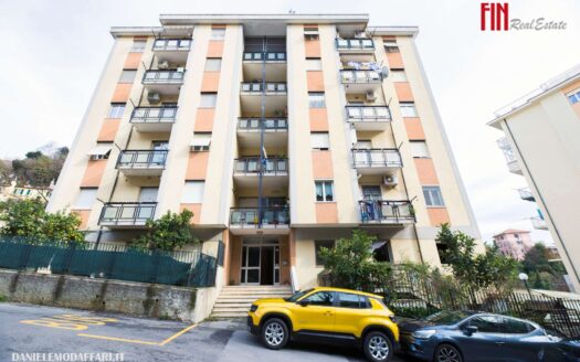 SESTRI – VIA SANT’ALBERTO LUMINOSISSIMI MQ.85, VANI 5,5, GIARDINO CARRABILE MQ.63, CANTINA